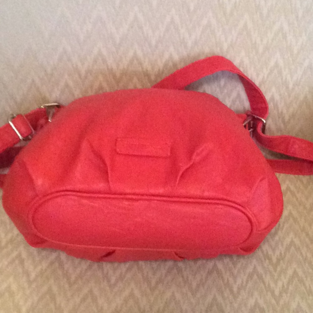 Nine&Co red handbag - Picture 6 of 7